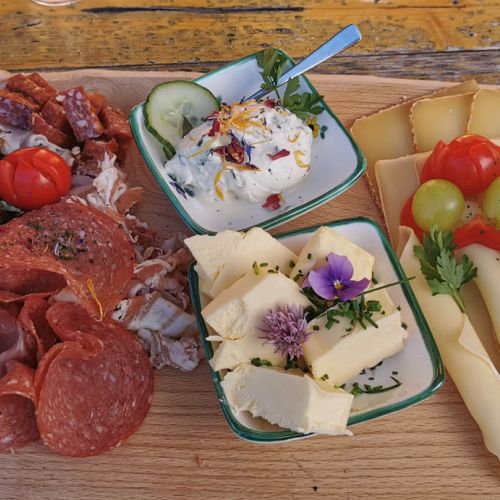 Kulinarisches Erlebnis in den Bergen - ein Frühstück auf der Ossmannalm